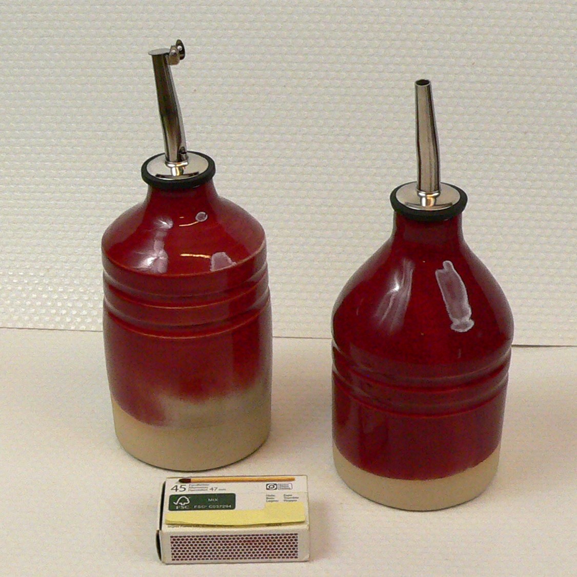 Pot à huile, à vinaigre, avec verseur