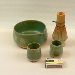 Ensemble Matcha: Bol, support à fouet, 2 tasses 0.6 dl