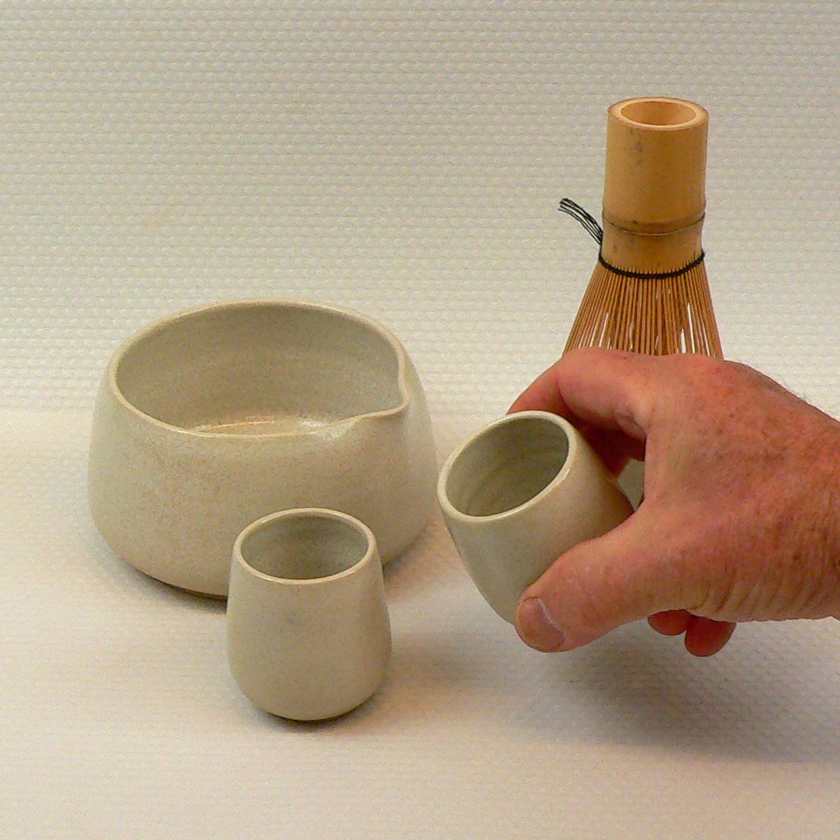 Ensemble Matcha: Bol, support à fouet, 2 tasses 0.6 dl – Image 2