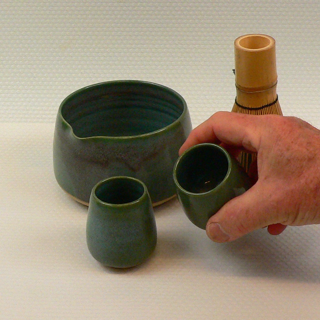Ensemble Matcha: Bol, support à fouet, 2 tasses 0.6 dl – Image 2