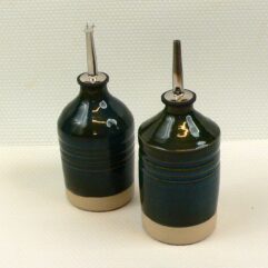 Pot à huile, à vinaigre, avec verseur, la pce